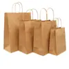 Sacolas de presente de papel kraft, disponíveis em estoque, podem ser personalizadas com logotipos, oferecendo um visual de alta qualidade; adequadas para embalar óculos, cigarros e bebidas alcoólicas; atacado disponível