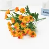 Venta al por mayor del fabricante Decoración del hogar Flores artificiales Color de primavera Crisantemo silvestre pequeño Arreglo floral de mesa Adornos Pequeñas margaritas frescas Flores artificiales