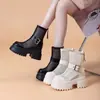 Tendencia de moda estilo británico negro para mujer 2026 nuevas sandalias de verano transpirables de malla hueca con suelas gruesas y botines que aumentan la altura