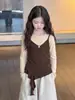 Roupa de outono para meninas: Conjunto casual e fashion de duas peças estilo coreano, apresentando um top assimétrico e calças cargo largas, estilosas e modernas.
