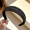 Faixa de Veludo Minimalista Estilo Coreano para Mulheres 2025 Novo Modelo Acessório de Cabelo Elegante de Alta Qualidade