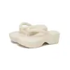 Chanclas para mujer, moda moderna, calzado de exterior, sandalias de playa y pantuflas de clip, antideslizantes, para exteriores, sensación de caca, pantuflas de suela gruesa para mujer