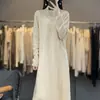 Vestido de mujer de cuello alto medio, sencillo, de color liso, ahuecado, por encima de la rodilla, suelto, adelgazante, de principios de otoño, con falda de punto de lana completa