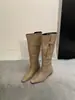 Botas de Montaria Longas Femininas de Salto Alto Outono 2026, Botas Longas Marrons com Pernas Pregueadas, Botas Longas com Fivela de Cinto