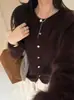 Estilo Coreano Lana Cachemira Cepillada Cuello Redondo Botón Manga Larga 26 Otoño Nueva Llegada Top Versátil para el Trabajo Cardigan Tejido Mujer