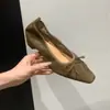 Novos Sapatos Mary Jane Retrô Franceses de Verão 2026 para Mulheres, Estilo Único, Bico Quadrado, Laço, Boca Rasa, Sapatos Baixos para o Dia a Dia