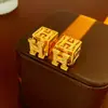 Brincos de Letra com Zircônia e Pérola Agulha de Prata, Elegantes e Versáteis, Brincos Estilo Chanel, Brincos da Moda de Luxo Leve de Alta Qualidade Atacado