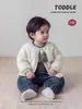 Conjunto de invierno para niño estilo coreano: chaqueta de plumón cálida al 90%, camiseta básica, jeans forrados de polar, ropa para niños