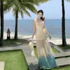 Vestido Elástico con Tirantes Plisado Adelgazante Estampado en Degradado Cosido a Mano