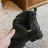 Nuevos estilos de otoño e invierno de botas Martin para niños: botines individuales para niñas de estilo británico, forrados de forro polar; botines para niñas pequeñas; y cálidas botas de algodón para niños