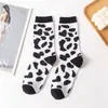 Calcetines de Mujer para Primavera y Otoño, Calcetines a Media Pantorrilla, Estampado de Vaca de Moda, Lindo Estilo Japonés, Calcetines Largos Manchados Blancos y Negros