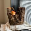 Nova Bolsa de Lona Xadrez com Design de Nicho Casual Grande Capacidade Bolsa de Ombro Dupla Face Bolsa Tote Feminina para o Dia a Dia