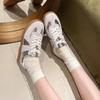 Sapatos brancos pequenos de sola grossa para mulheres, novos sapatos de outono 2025, sola grossa, aumento geral, calçados esportivos casuais, leves e respiráveis