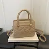 Otoño 2026 Nuevo Bolso de Mano Cuadrado Vertical Acolchado para Mujer Bolso Cruzado de Hombro Único Cuadrado Pequeño Bolso Simple para Mujer Bolso para Mujer al por Mayor