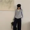 Camiseta de Lana Falsa de Doble Cuello con Bloques de Color Cálidos y Ligeros para Mujer, Diseño Otoño e Invierno con Mangas Largas Irregulares Adelgazantes.