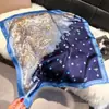 Primavera 2025 Nuevo Pañuelo Moda Estilo Occidental Combinable Cuadrado Pequeño 70cm Pañuelo Decorativo Protección Solar Chal de Viaje Mujer