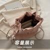 Bolsa Pequena de Balde de Verão com Design Único, Bolsa Transversal com Corrente da Moda, Bolsa Popular Portátil para Celular