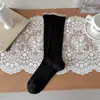 Meias Finas de Verão para Panturrilha Feminina, Meias Slouch de Seda com Renda Vazada, Meias Longas Simples Estilo Miu