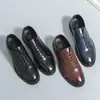 Sapatos masculinos de couro com cadarço, tamanho grande, para uso transfronteiriço, sapatos masculinos formais casuais de bico fino, estilo britânico, mocassins masculinos versáteis vintage