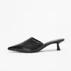 Una Talla Más Pequeña 2025 de Moda Nuevas Medias Zapatillas de Punta Zapatos Mula para Mujer Tacón de Gatito Sandalias de Punta Transfronterizas