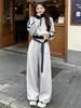 Conjunto deportivo casual para mujer en estilo relajado, súper estiloso para otoño, conjunto de dos piezas retro adelgazante con sudadera de color contrastante y pantalones de pierna ancha