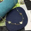 Collar de Nácar con Tres Mariposas para Mujer, Diseño de Nicho de Lujo Ligero, Cadena para Clavícula Estilo Minimalista de Acero de Titanio, Colgante de Moda para Influencers