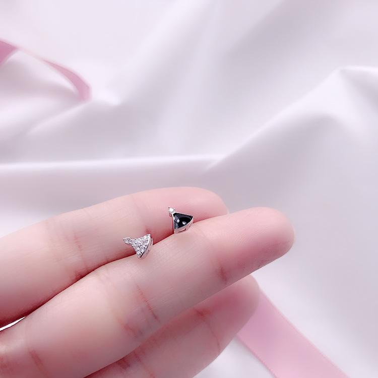 小黑裙耳钉