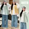 Nova Coleção Outono/Inverno 2026: Cardigã Simples com Bordado Floral Tridimensional em Fita + Colete Gestante Solto + Camisa Gestante Solta