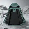 Jaqueta externa à prova de vento e resistente ao frio, venda direta em estoque, estilo unissex, logotipo personalizável, jaqueta de montanhismo