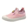 2026 Sapatos Infantis Primavera Novo Estilo Malha Respirável Fly-Knit para Meninos e Meninas Sapatos Casuais de Solado Macio Sapatos Esportivos Infantis