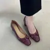 Sapatos de Salto Alto Raso Estilo Retrô Francês para Mulheres, Sapatos Mary Jane Quadrados com Camélia, Sapatos Elegantes Pretos de Salto Alto