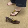 Primer Encuentro con las Sandalias de Tacón Alto de Tira de Dedo con Hebilla Metálica Estilo Francés para Mujer, Sandalias de Tacón de Aguja con Punta Redonda Estilo Retro para Vacaciones