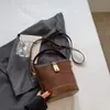 Bolso Pequeño Retro Maillard para Mujer 2026 Nuevo Bolso de Hombro Tipo Cubo Acolchado de Gama Alta Bolso Cruzado