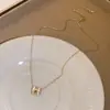 Colar de Letra em Aço Inoxidável, Luxo Leve, Corrente Clavícula de Alta Qualidade, Fashion, Versátil, Design de Colar Simples, Estilo de Nicho para Mulheres