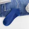 Calcetines de Media Caña para Hombre para Otoño e Invierno, Absorbentes de Sudor y Transpirables, Calcetines Deportivos Modernos en Blanco y Negro para Hombre, Venta al por Mayor