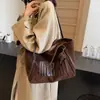 Bolsa Tote Popular Retro Fosca Transfronteiriça Grande Capacidade Feminina 2025 Nova Versátil para o Trabalho Ombro Axila