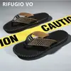 Chinelos Masculinos Modernos Moda Casual ao Ar Livre Sandálias de Dedo Antiderrapantes Resistentes ao Odor Sapatos de Praia para Homens
