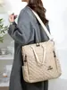 Nova mochila feminina 2026, versátil, leve, adequada para o trajeto diário e uso casual, grande capacidade, pode ser usada como bolsa para laptop ou bolsa de ombro
