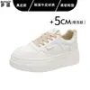 En stock~ Zapatillas blancas de cuero genuino con suela gruesa para aumentar la altura, nuevo estilo 2026, zapatos versátiles para mujer, zapatillas casuales con cordones