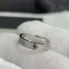 Anel de Diamante 3 Fileiras Céu Estrelado Versão de Luxo V-Gold Versão Estreita Larga Anel de Casal Banhado a Ouro Rosa 18K Disponível para Transmissão ao Vivo e em Estoque