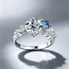 Anillo de moissanita S925 de plata de ley con diseño de nicho transfronterizo europeo y americano, contraste azul y blanco, moderno, lujo ligero, anillo de compromiso versátil