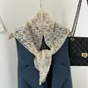 Bufanda de Encaje en Capas Primavera y Verano Encaje Retro Crochet Bufanda Triangular Falda en Capas Cortina de Punto Hueco Cortina de Unión