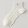 Calcetines Cortos Finos Transpirables de Corte Bajo para Mujer, Calcetines Invisibles Frescos de Verano con Forma de Corazón Hueca, No Asfixiantes, Versátiles Calcetines de Algodón hasta la Mitad de la Pantorrilla