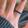 Venda Quente Conjunto de Anéis de Diamante Pesado Brilhante com Pedras em Toda a Extensão Anel de Dedo Indicador Ajustável Estiloso Individual de Alto Valor Nova Tendência de Luxo Leve de Nicho
