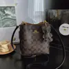 2026 Nuevo Bolso Cubo de Moda de Alta Gama Versátil de Tendencia para Mujer, Popular Bolso de Hombro Cruzado Retro de Lujo Ligero de Alto Valor