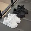 Zapatillas Bajas Infantiles para Niños y Niñas, Nuevo Modelo 2026 Zapatos Blancos de Estudiante, Zapatos Casuales Versátiles de Suela Suave para Niños