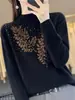 Suéter Meia-Gola Outono e Inverno para Mulheres com Pedrarias de Folhas, Camisa Base Tricotada, Top Versátil da Moda com Gola Redonda A8203