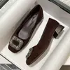 Sapatos Femininos Individuais de Outono com Bico Quadrado Francês 2026 Novos Sapatos Femininos Versáteis de Boca Rasa Solado Macio Strass Temperamento Salto Grosso Sapatos de Trabalho Femininos