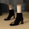 Botas curtas europeias e americanas de salto grosso, bico quadrado, fivela de metal, zíper traseiro, salto alto, botas finas, retrô, foscas, salto alto