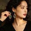 Pendientes Asimétricos de Pedrería Retro Moda Europea y Americana Elegantes con Estilo Nicho Pendientes de Alta Gama para Mujer
